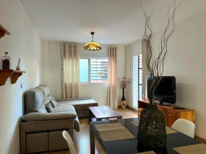 Acogedor apartamento cerca de la playa con piscina, Benagalbón